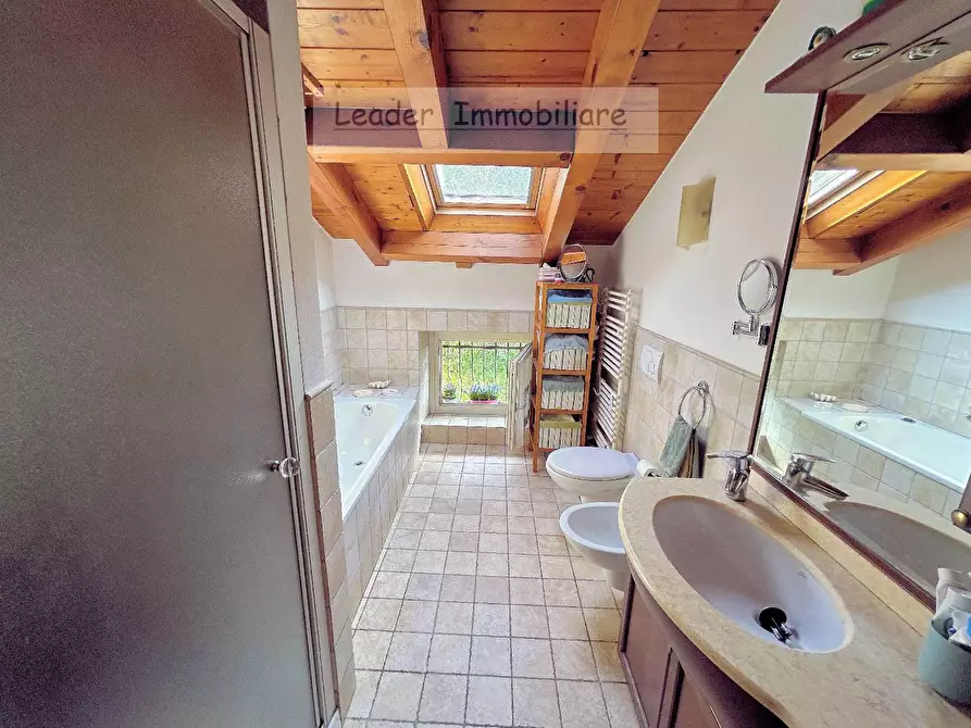 Immagine 17 di Appartamento in vendita  in VIA Priva a Como