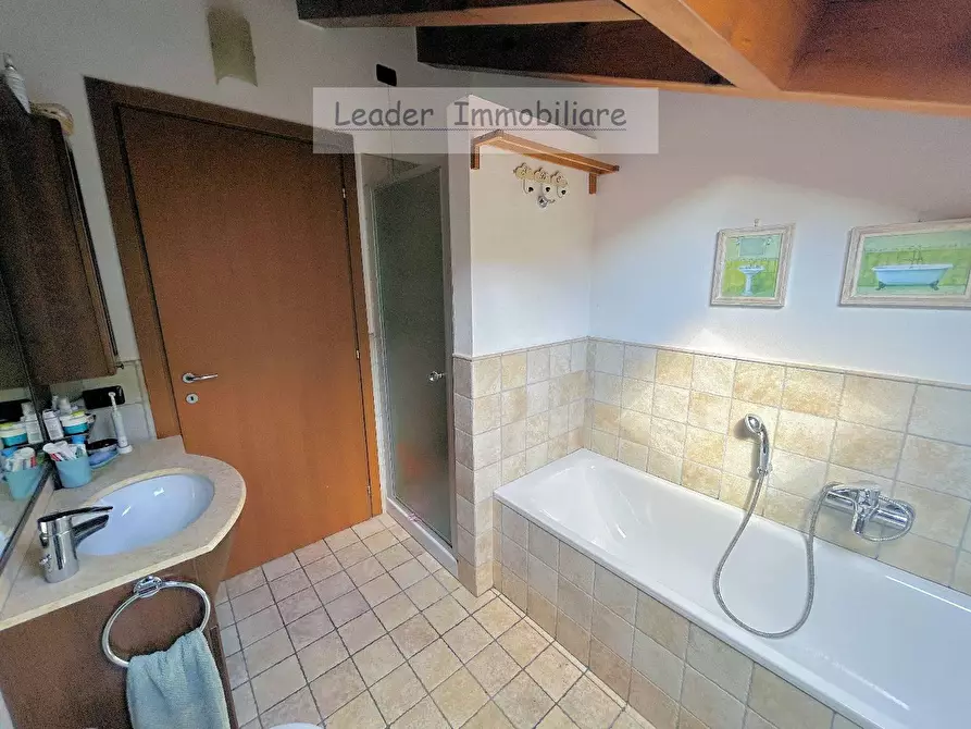 Immagine 18 di Appartamento in vendita  in VIA Priva a Como