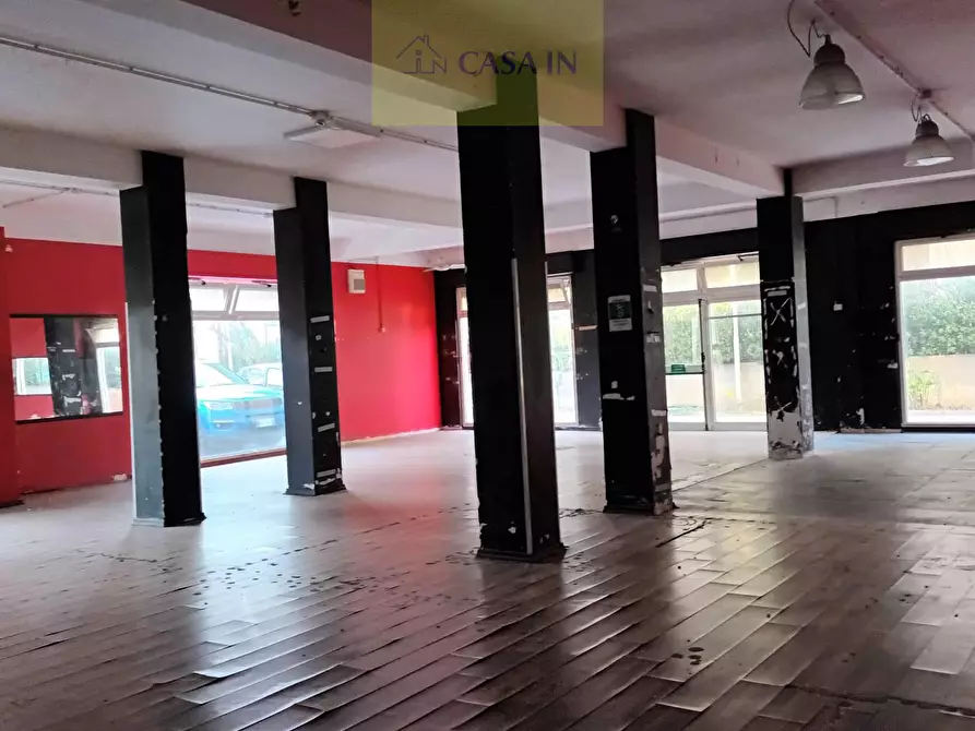 Immagine 3 di Magazzino in vendita  in VIA Roma a Silvi