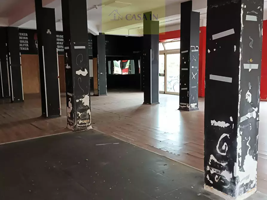 Immagine 4 di Magazzino in vendita  in VIA Roma a Silvi