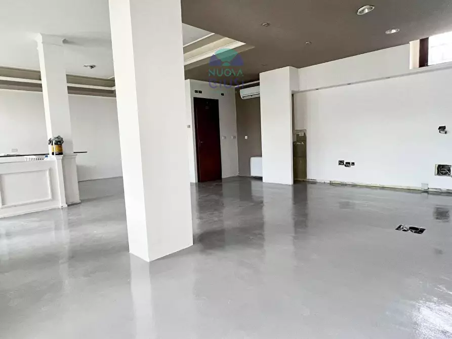 Immagine 4 di Negozio in vendita  in PIAZZA G. Oberdan a Ronchi Dei Legionari