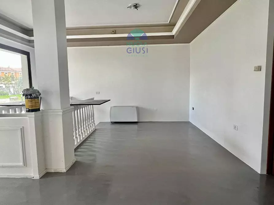 Immagine 6 di Negozio in vendita  in PIAZZA G. Oberdan a Ronchi Dei Legionari