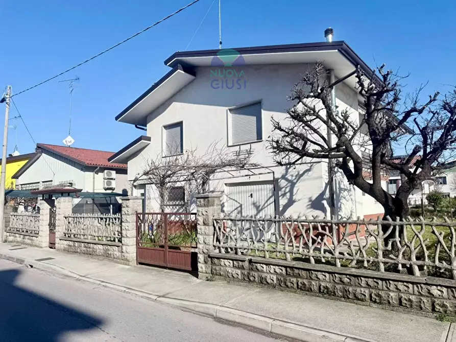 Immagine 1 di Casa indipendente in vendita  in VIA I Maggio a Staranzano