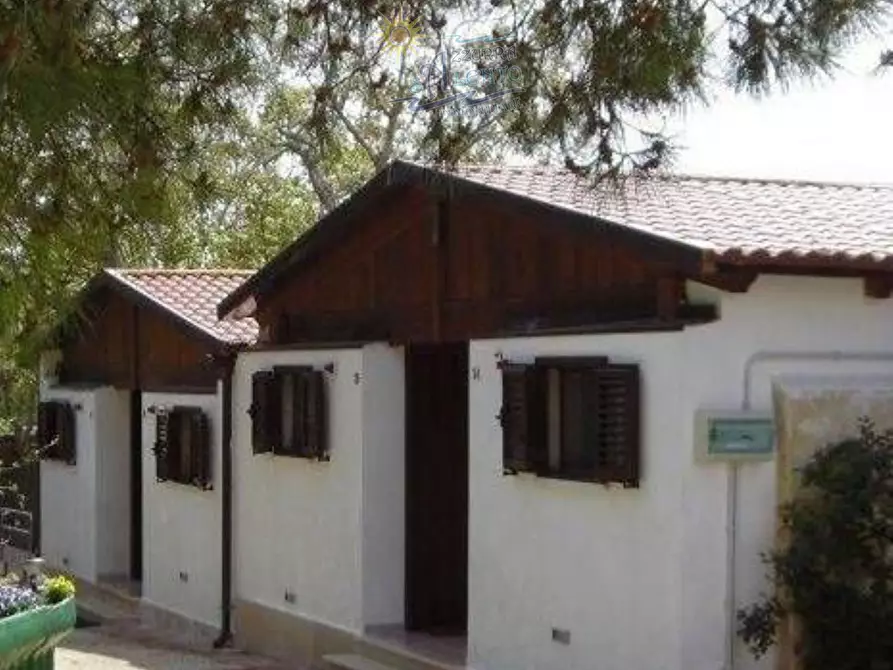 Immagine 3 di Locale commerciale in vendita  in VIA GINESTRE 17 a Turi