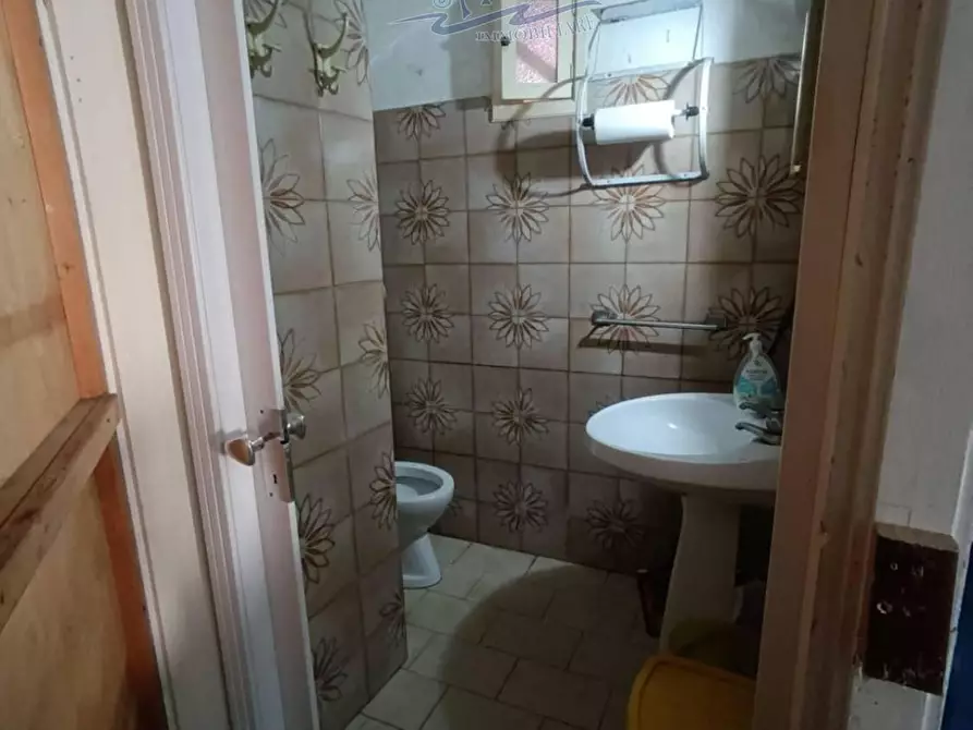 Immagine 15 di Locale commerciale in vendita  in Malta 4-10 a Maruggio