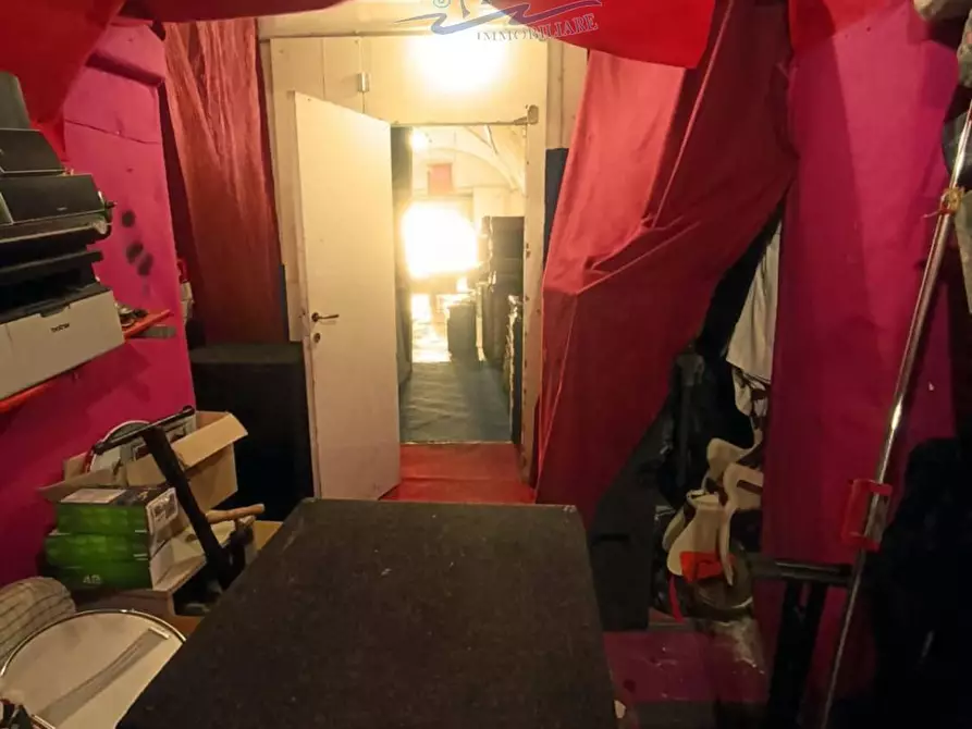 Immagine 9 di Locale commerciale in vendita  in Malta 4-10 a Maruggio