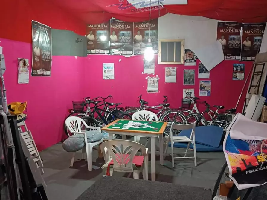 Immagine 11 di Locale commerciale in vendita  in Malta 4-10 a Maruggio