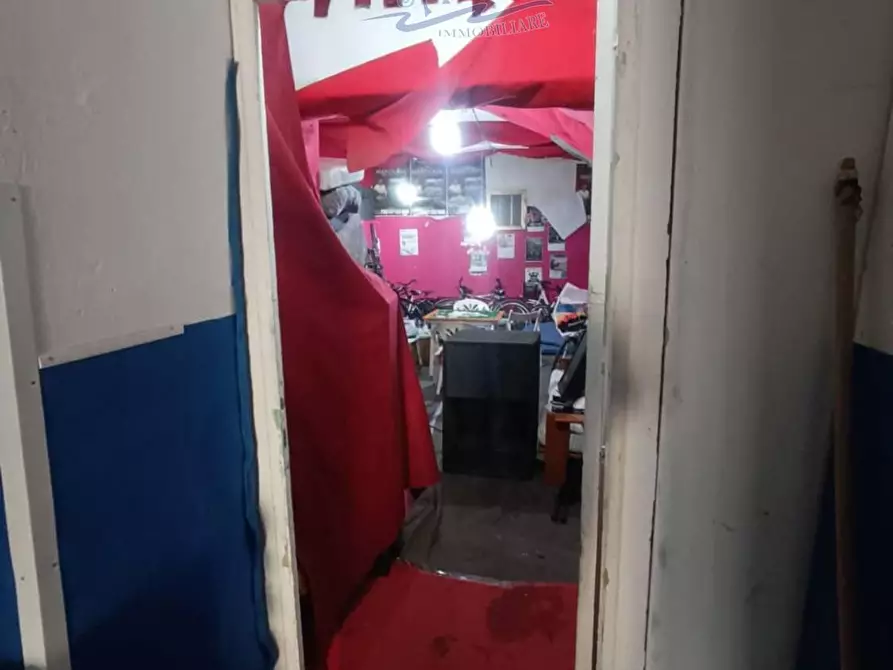 Immagine 12 di Locale commerciale in vendita  in Malta 4-10 a Maruggio