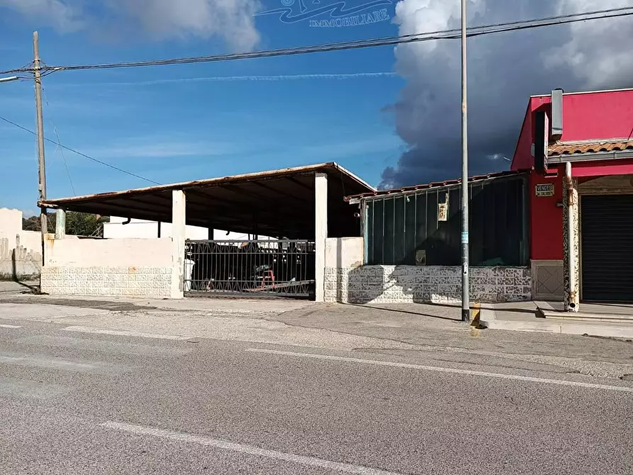 Immagine 3 di Locale commerciale in vendita  in Contrada Monaco le Conche a Lizzano