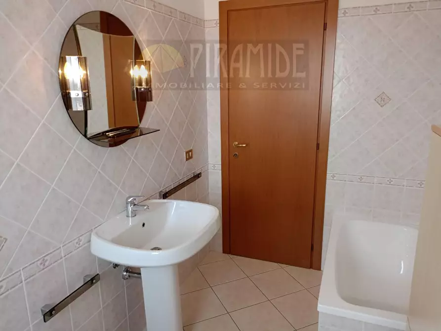 Immagine 24 di Appartamento in vendita  in VIA Costa del Monte 7 a Tortoreto