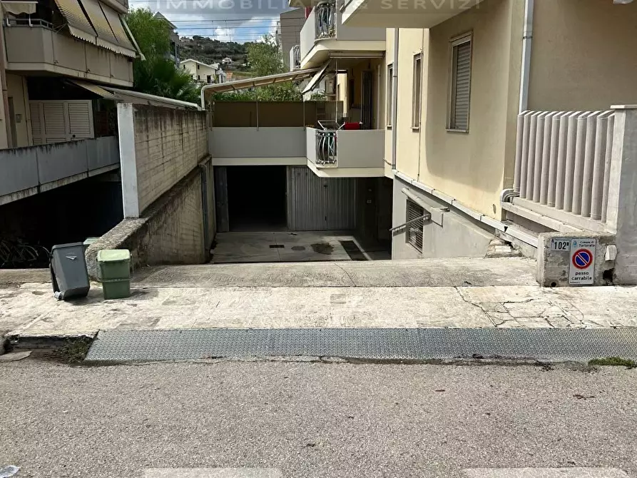 Immagine 2 di Box auto in vendita  in VIA A. De Gasperi 102 a Tortoreto