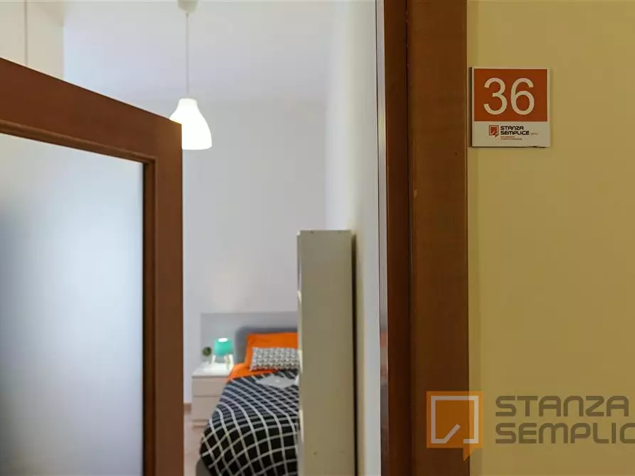 Immagine 1 di Stanza singola in affitto  in Via Pignasecca n. 15  a Napoli