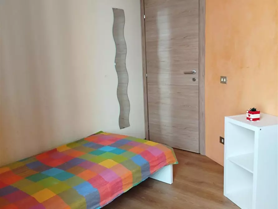 Immagine 2 di Stanza singola in affitto  in BORGO RONCHINI  a Parma