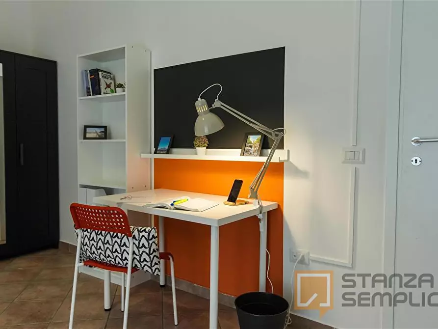 Immagine 5 di Stanza singola in affitto  in Via Pignasecca n. 15  a Napoli