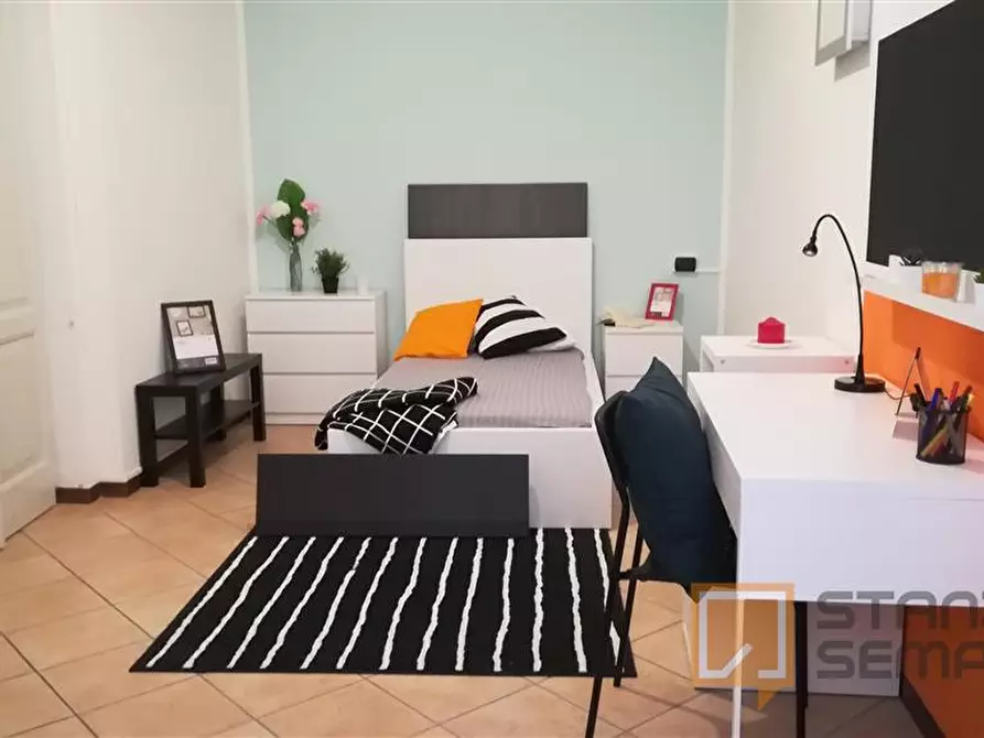 Immagine 1 di Stanza singola in affitto  in VIA CAVOUR-BG RONCHINI a Parma