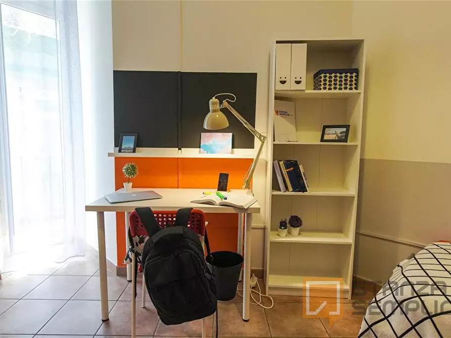 Immagine 6 di Stanza singola in affitto  in Via Pignasecca n. 15  a Napoli