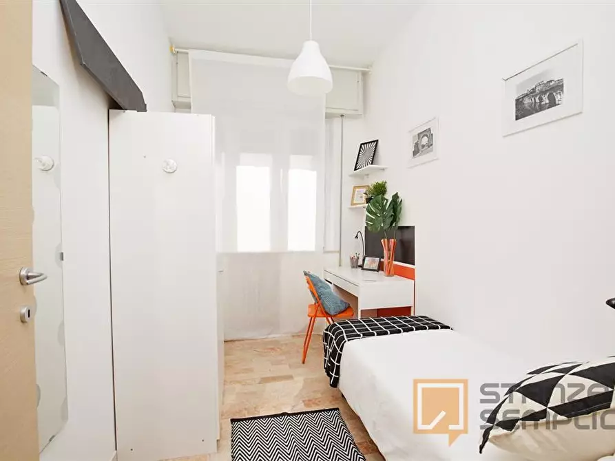 Immagine 1 di Stanza singola in affitto  in VIA CARLO CATTANEO, 20 a Rimini