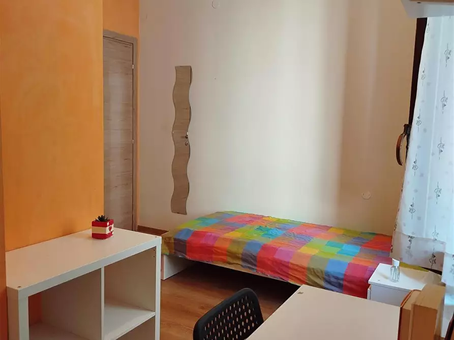 Immagine 2 di Stanza singola in affitto  in Via BORGO RONCHINI  a Parma