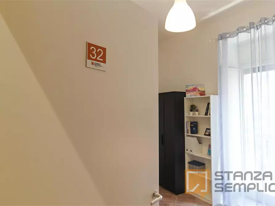 Immagine 1 di Stanza singola in affitto  in Via Pignasecca n. 15  a Napoli