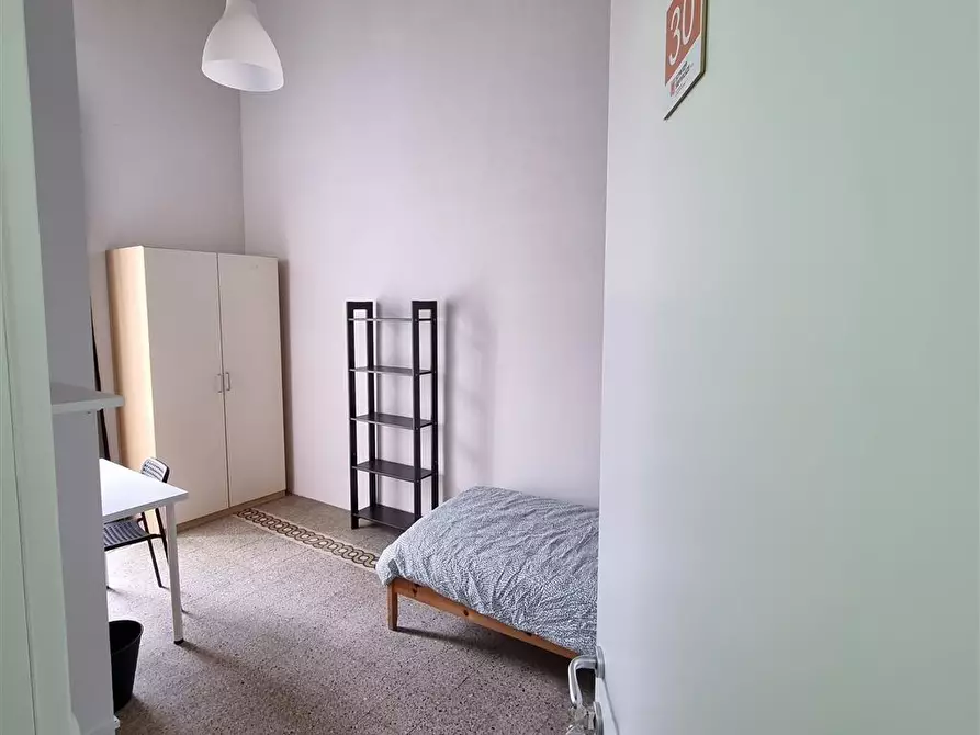 Immagine 1 di Stanza singola in affitto  in Via Pietro Trinchera n. 4 a Napoli