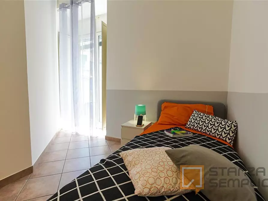 Immagine 5 di Stanza singola in affitto  in Via Pignasecca n. 15  a Napoli