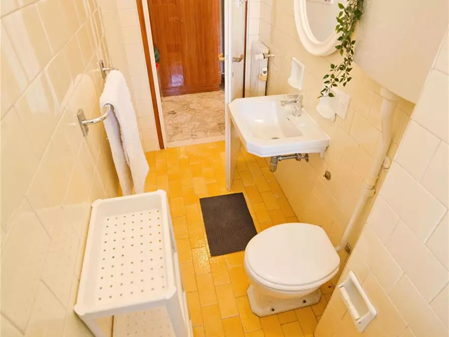 Immagine 4 di Stanza singola in affitto  in Via Resinelli 12 a Lecco