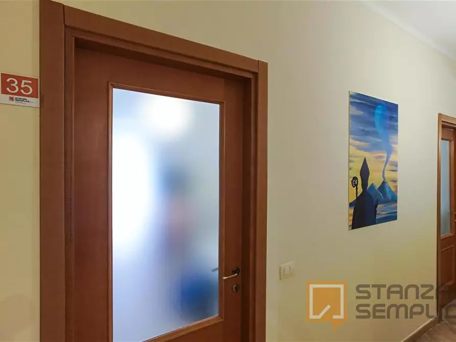 Immagine 12 di Stanza singola in affitto  in Via Pignasecca n. 15  a Napoli