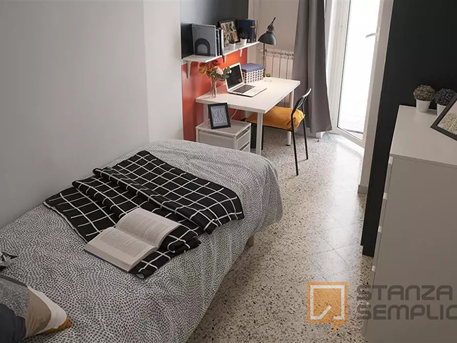 Immagine 1 di Stanza singola in affitto  in Vico Campane a Donnalbina n. 18 a Napoli