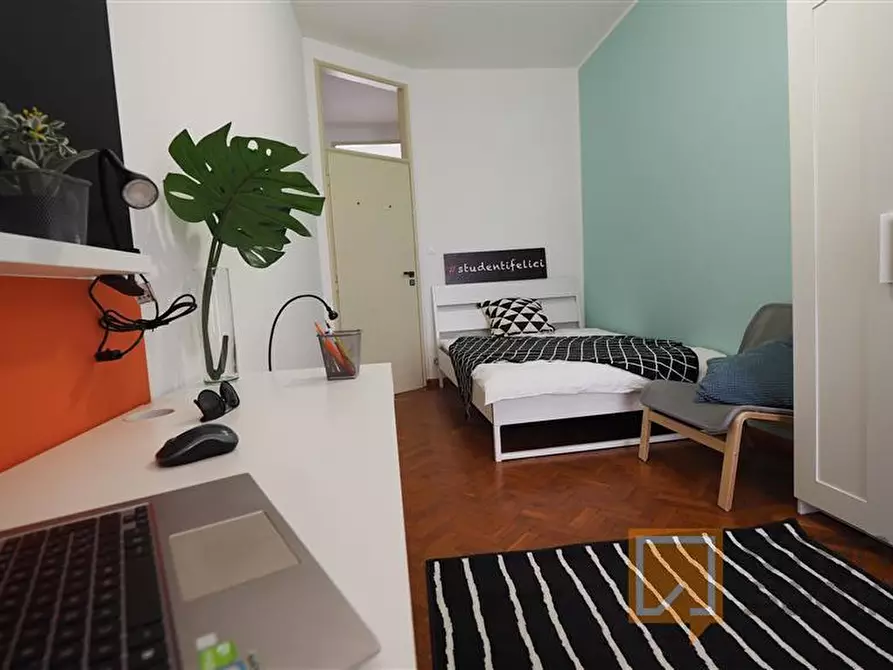 Immagine 1 di Stanza singola in affitto  in Piazza Statuto 24 a Torino