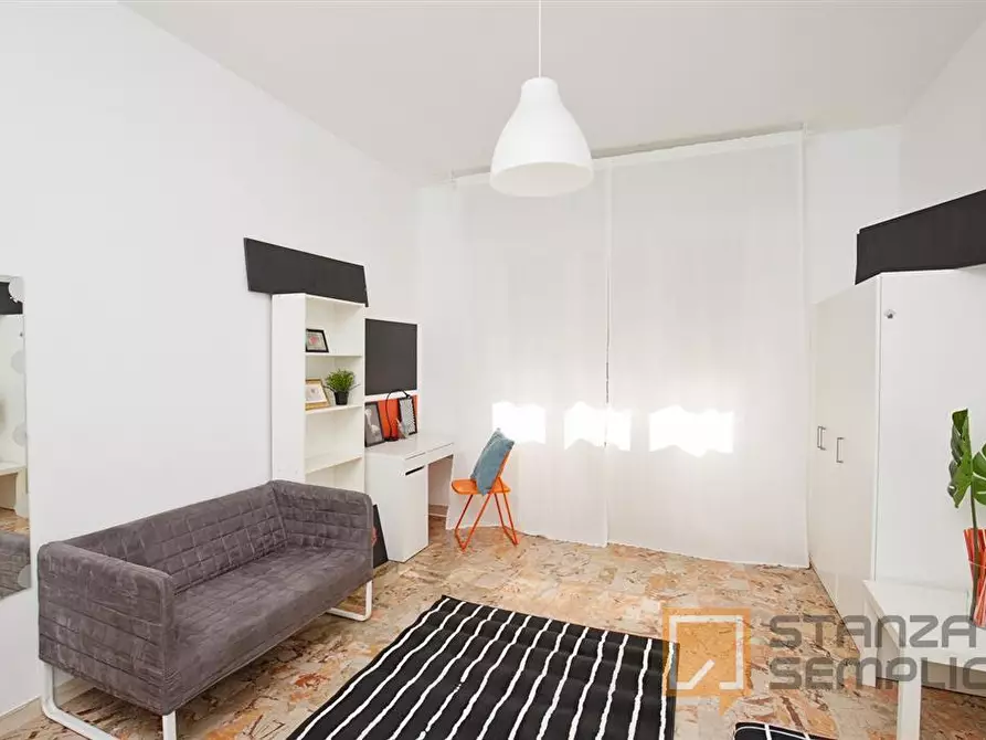 Immagine 1 di Stanza singola in affitto  in VIA CARLO CATTANEO, 20 a Rimini