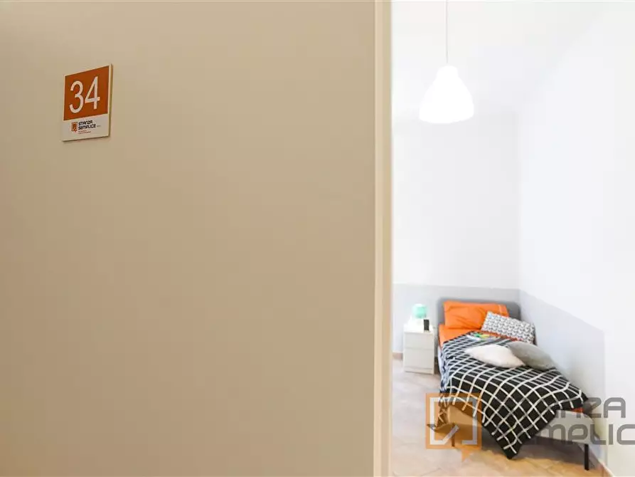 Immagine 1 di Stanza singola in affitto  in Via Pignasecca n. 15  a Napoli