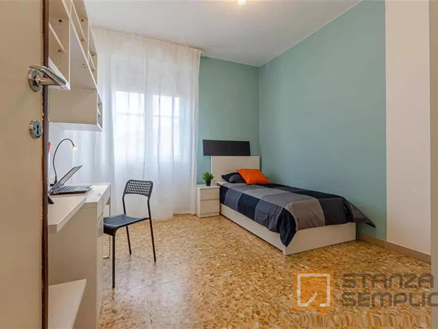 Immagine 1 di Stanza singola in affitto  in VIA UGO FOSCOLO 2A a Pisa