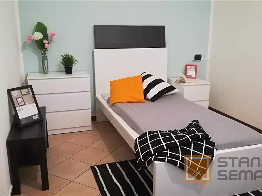Immagine 3 di Stanza singola in affitto  in VIA CAVOUR-BG RONCHINI a Parma