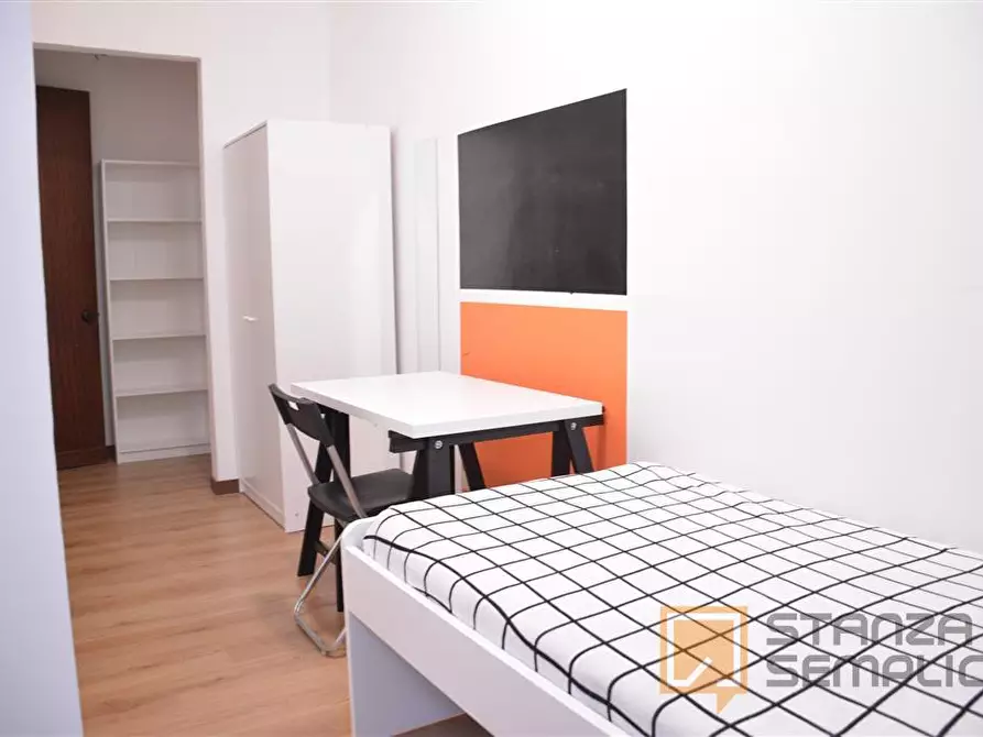 Immagine 2 di Stanza singola in affitto  in Via Tigellio 20b a Cagliari