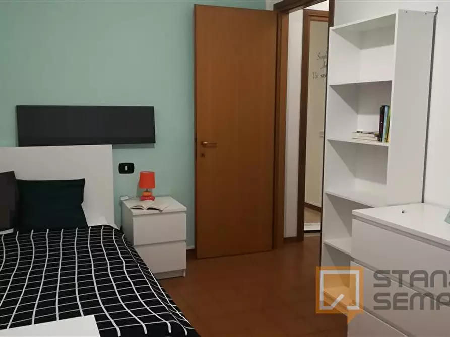 Immagine 3 di Stanza singola in affitto  in LARGO 8 MARZO a Parma