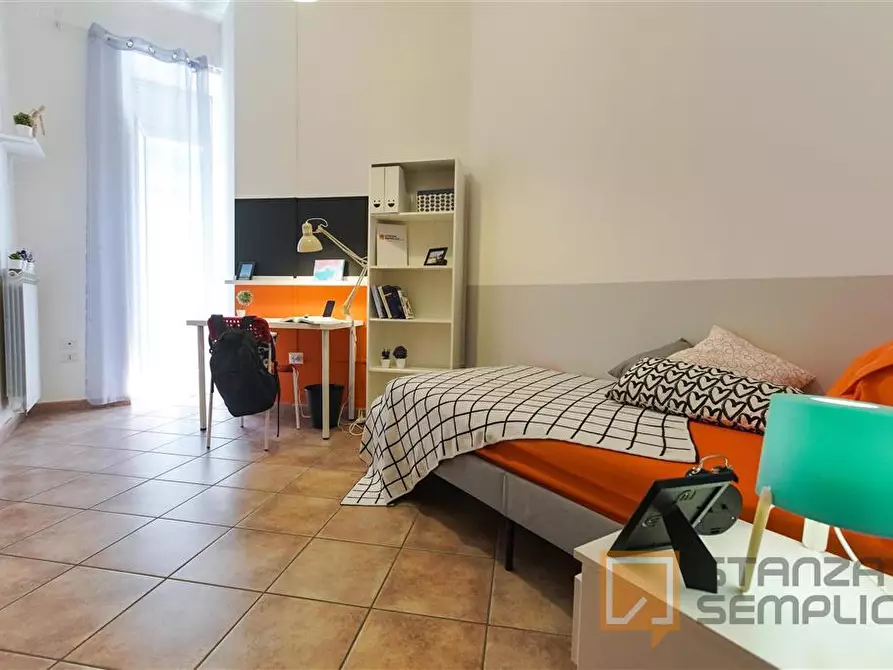 Immagine 2 di Stanza singola in affitto  in Via Pignasecca n. 15  a Napoli