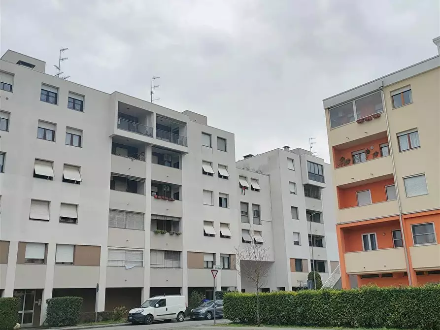 Immagine 11 di Stanza singola in affitto  in LARGO 8 MARZO a Parma