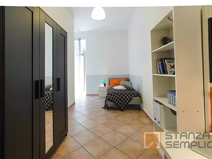 Immagine 2 di Stanza singola in affitto  in Via Pignasecca n. 15  a Napoli