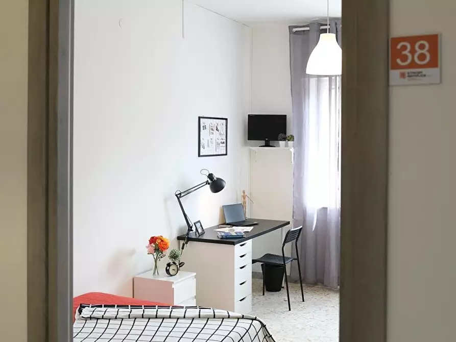 Immagine 1 di Stanza singola in affitto  in Via Terracina n. 381 fab. A - sc. H int. 27 a Napoli