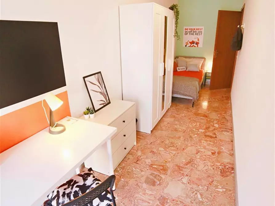 Immagine 2 di Stanza singola in affitto  in Via Como 10 a Lecco