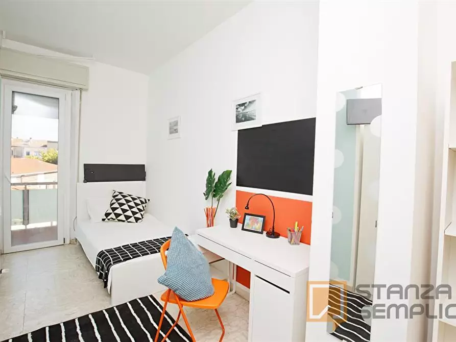 Immagine 1 di Stanza singola in affitto  in VIA CARLO CATTANEO, 20 a Rimini