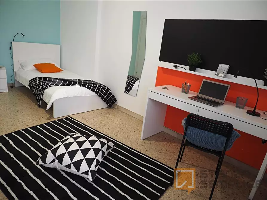 Immagine 2 di Stanza singola in affitto  in Via Amedeo Ugolini 9/a a Torino