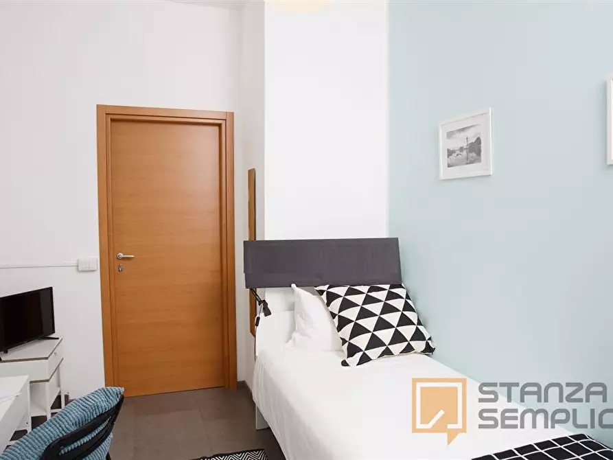Immagine 3 di Stanza singola in affitto  in VIA BASTIONI SETTENTRIONALI, 49 a Rimini