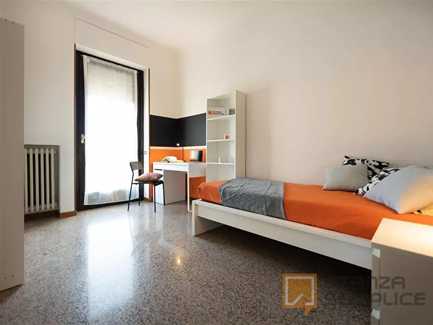 Immagine 2 di Stanza singola in affitto  in Via Goito 5 a Lecco