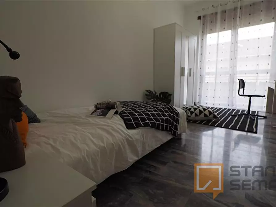 Immagine 1 di Stanza singola in affitto  in Via Santa Chiara 50 a Torino