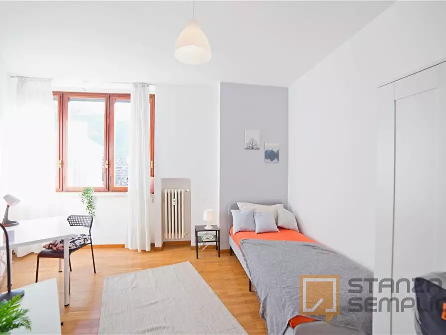 Immagine 2 di Stanza singola in affitto  in Via Resinelli 12 a Lecco
