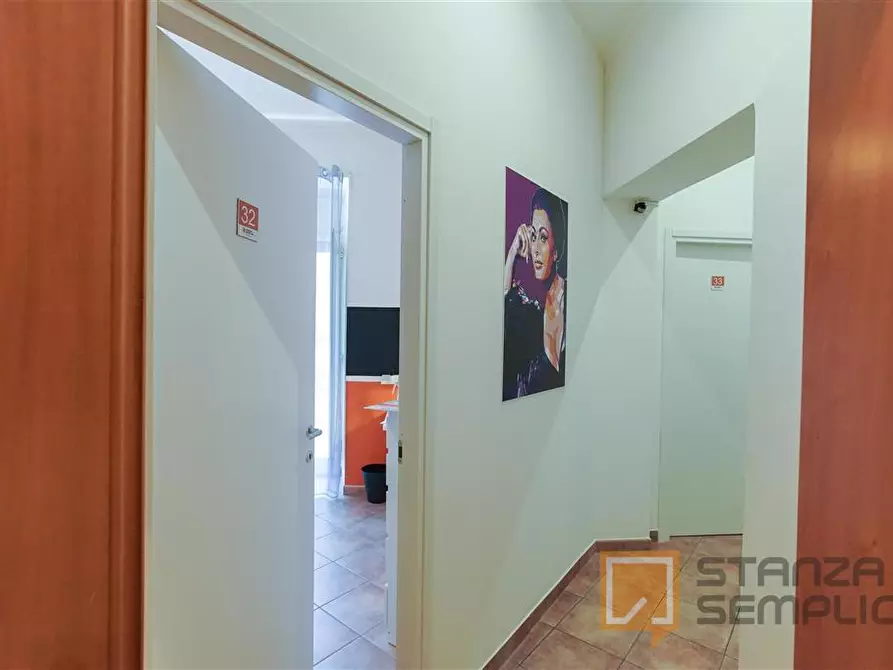 Immagine 9 di Stanza singola in affitto  in Via Pignasecca n. 15  a Napoli