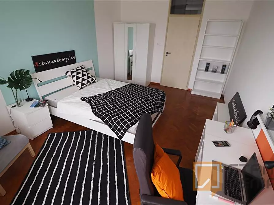 Immagine 1 di Stanza singola in affitto  in Piazza Statuto 24 a Torino