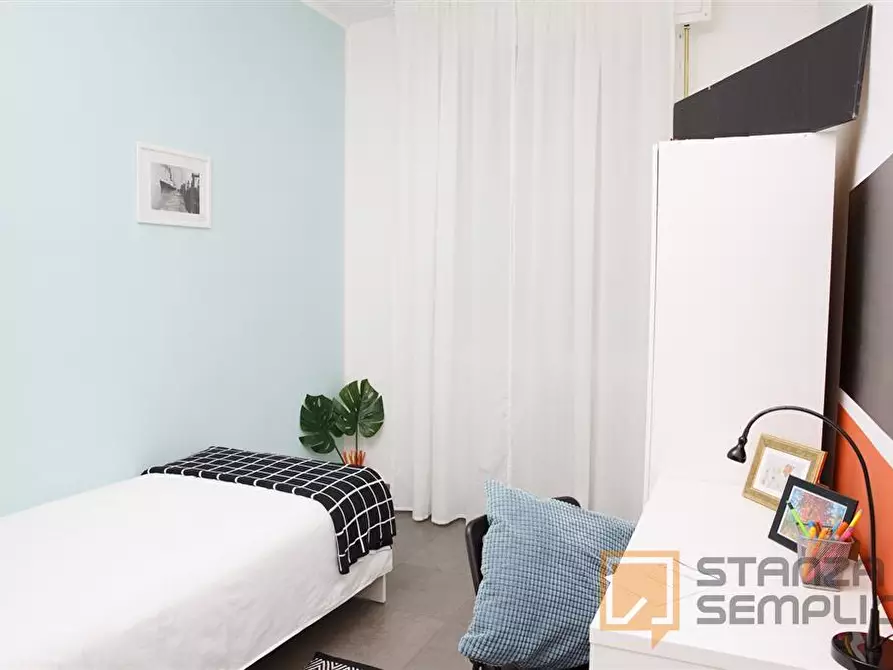 Immagine 1 di Stanza singola in affitto  in VIA BASTIONI SETTENTRIONALI, 49 a Rimini