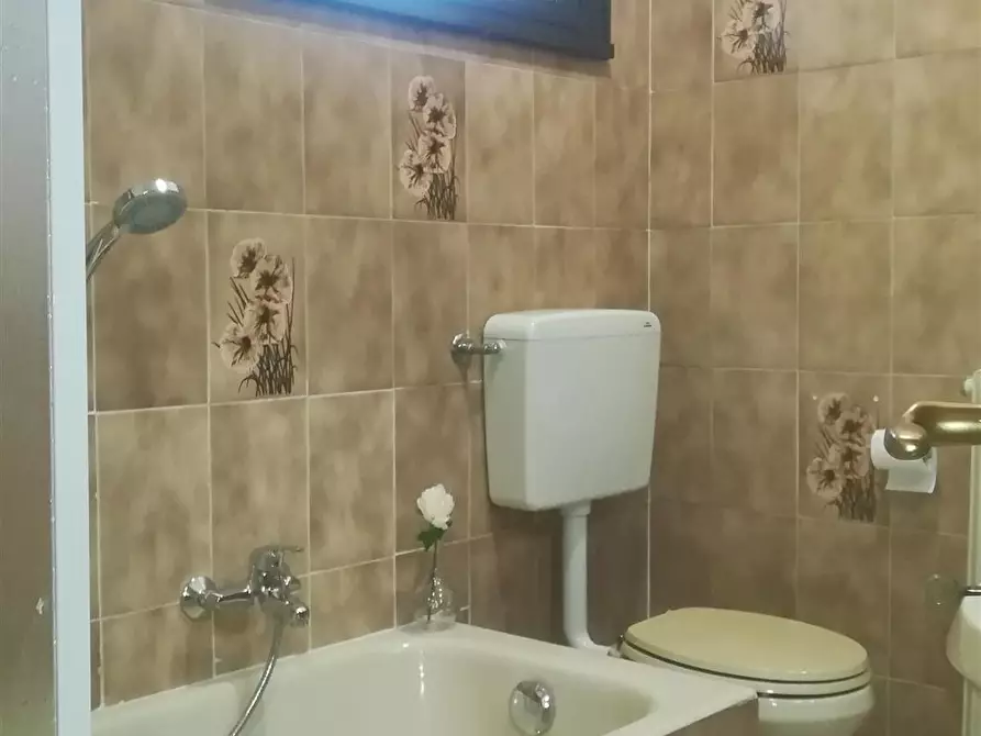 Immagine 8 di Stanza singola in affitto  in LARGO 8 MARZO a Parma